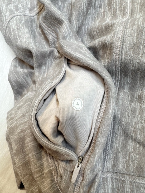 Lululemon Outrun the Elements 1/2 Zip 🤎🩶🤍 - Picture 5 of 9